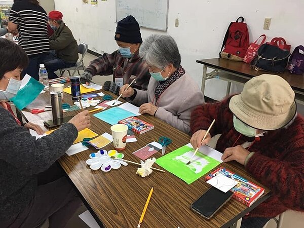 南港區新富里瓶花年畫。圖／取自「南港區新富里辦公處」臉書

