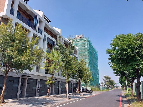 台南預售屋交易大減...「價格不受控」?但這群人仍在買! 台南因為南科的發展、科技業進駐,帶來大量的就業人口,也帶動區域的居住及購屋需求,南科周邊區域有翻天覆地的變化。圖/好房網林和謙/攝
