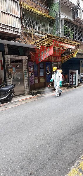 聚葉里消毒作業。圖/取自「游啟業」臉書