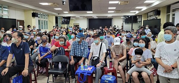 聚葉里里民共襄盛舉。圖/取自「游啟業」臉書