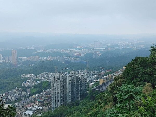 汐止山區雨天示意圖。圖／台灣房屋提供
