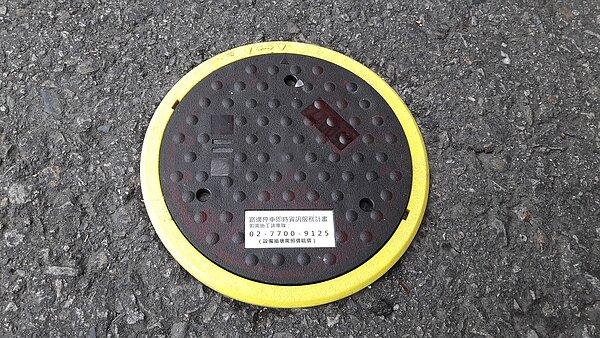 台中市停車格位出現黑色圓圈引好奇。圖/中市府提供