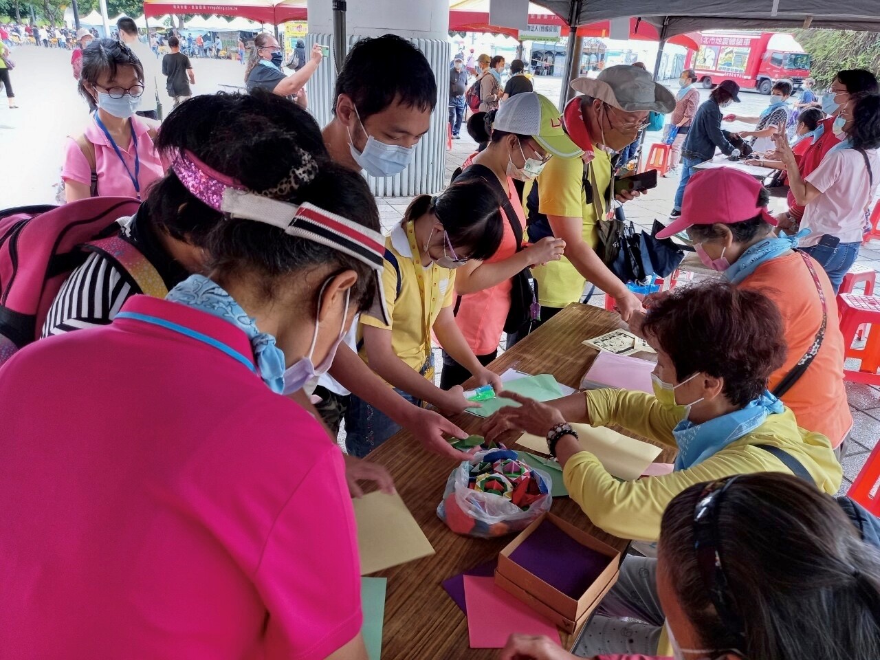 台北市大同區舉辦親子公益活動，永慶房屋熱情響應，搭建公益活動帳篷，為友善社會的盡一份心力。圖／永慶房產集團提供