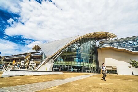 新竹縣輕軌捷運「藍線」以新竹高鐵站為核心,並延伸「芎林藍線」和「新埔藍線」。(羅浚濱攝)