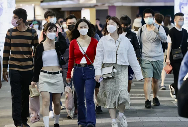 尼莎颱風持續往西移動,對台灣已無影響,水氣明顯減少,明天各地甚至可轉為多雲到晴。聯合報資料照片