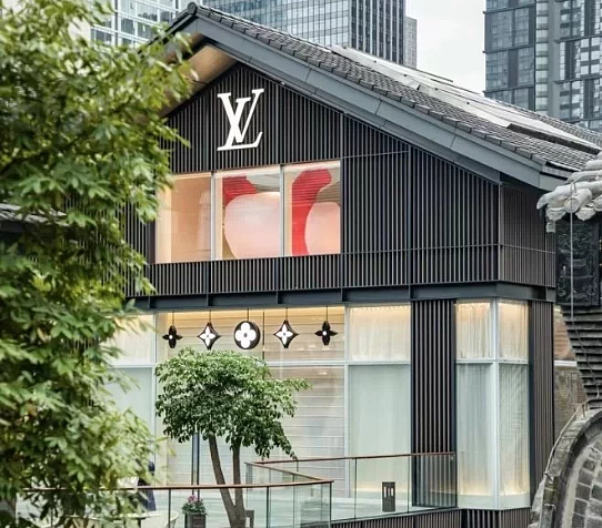 全球最大奢侈品牌路易威登（Louis Vuitton）大陸首家餐廳，將落戶四川成都，最快預計於10月底或11月初開業。聯商網