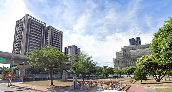 桃園這區中古屋漸現議價空間?在地專家:「2類屋主」較有壓力 八德區目前釋出物件若是在合理區域行情,交易仍順暢,而有些剛性換屋族因有資金壓力,因此在價格上可談的空間多少都會多一點。圖/google map