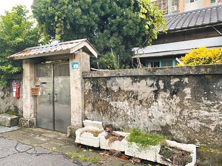 淡水中正段日式宿舍群預計10月底將完成修復及再利用計畫，目前確定朝民間出資方向進行，將邀請相關機關共商事宜。（蔡雯如攝）