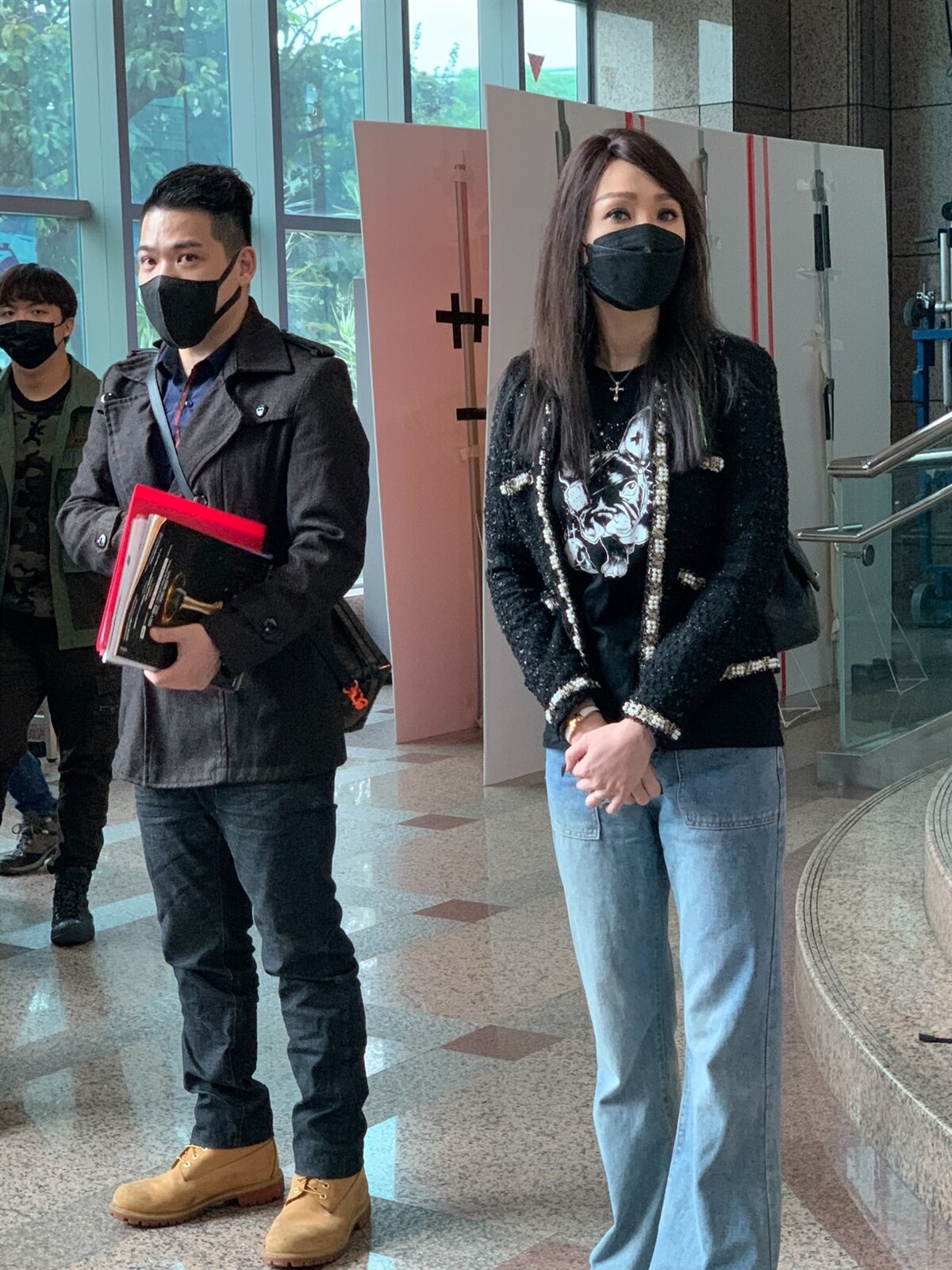 海倫清桃(右)、黃景裕出面說明。記者陳慧貞／攝影 