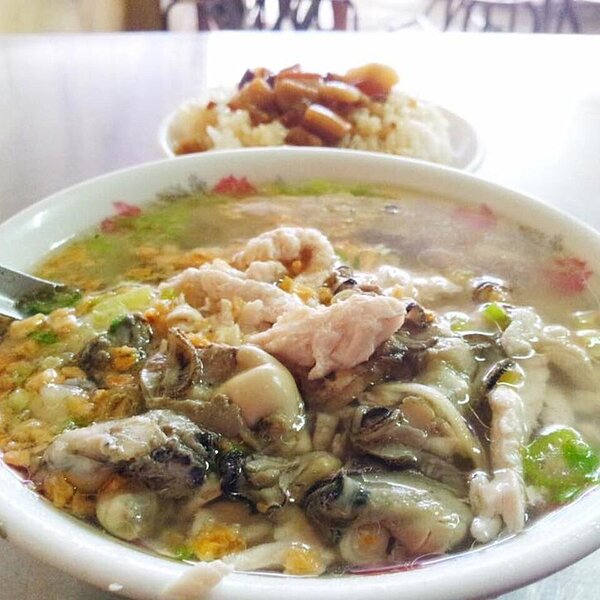 大勇街無名鹹粥,店內所有餐點全是銅板價。圖/取自黃偉哲臉書