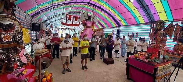 中元普渡,誦經祈求諸佛引領。圖/里辦提供