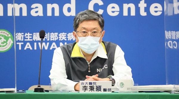 衛福部傳染病防治諮詢會預防接種組(ACIP)召集人李秉穎說,人體免疫系統有調節機制,若不斷受到疫苗、病毒刺激,抗體就會到達天花板極限,也就是「免疫疲乏」,但後續抗體消退、代謝速度是相同的,不會因為施打越多疫苗而影響。圖/指揮中心提供