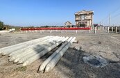 口湖納骨塔前施設光電基樁　鄉民抗議「破壞風水」工程喊停