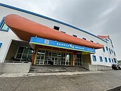 黃金海岸方舟廠商遭終止契約仍開張　自救會拉白布陳情