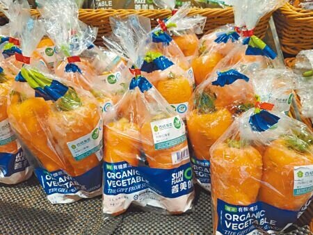 由於根莖是植物儲藏養分的器官,在冬季人體的能量也要偏向於「收藏」,攝取這些食物是有幫助的,諸如白蘿蔔,紅蘿蔔,馬鈴薯,甜菜根等。(林周義攝)