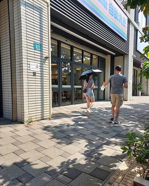 在里民活動中心交流。圖／易小滿攝

