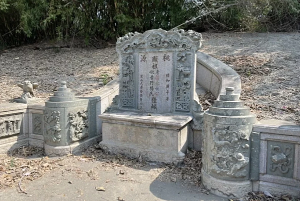 福興黃禮永原墓的墓體雕飾,是惠安石匠蔣馨所施作。圖/彰化縣文化局提供