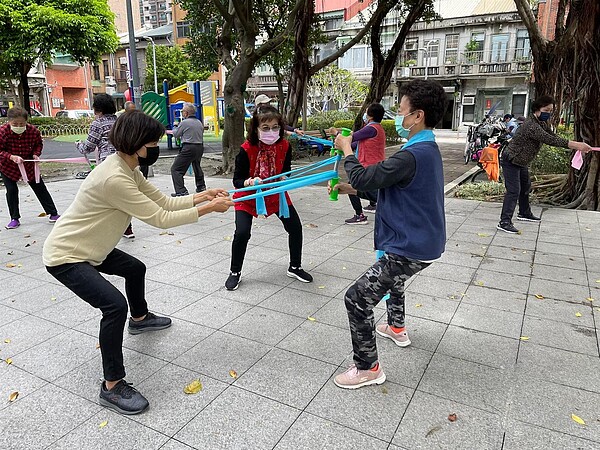 在活動中不只能運動，還能認識新朋友。圖／取自「Chunhua Shen」臉書