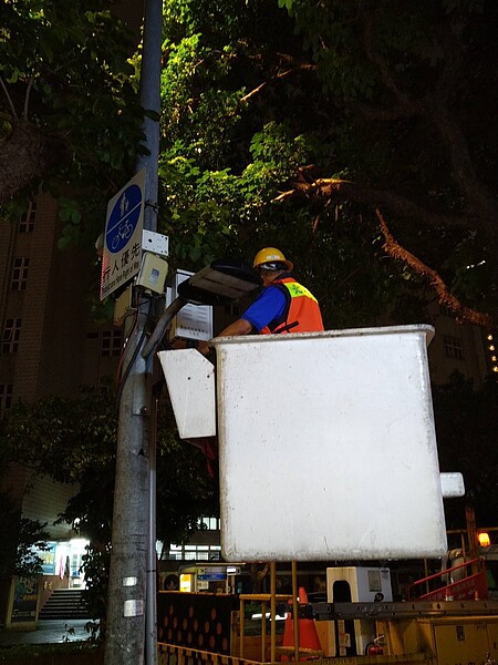 元旦煙火看得清,路燈達人掌握關鍵。圖/北市府提供