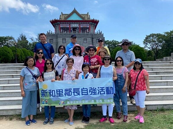 新和里的鄰長自強活動「金門之旅」。圖/取自台北市鄰里服務網