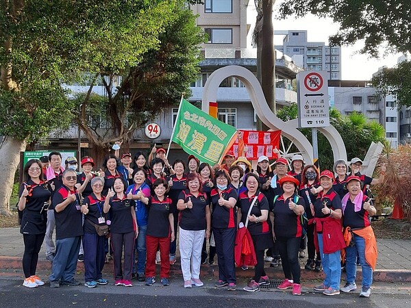 登山健行活動。圖／取自「臺北市鄰里服務網」