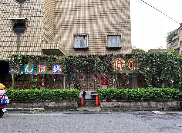 台電公司旁的綠化小廣場。圖/簡睿攝
