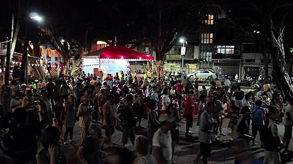 臺北市松山區安平里中秋晚會。圖/取自「安平里辦公處」臉書