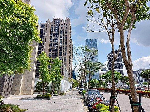 房地產「抖」了?買賣雙方誰最能撐?專家這樣分析 這幾年新莊房價上升,在地新莊人買不起而被洗到其他區域。專家建議目前房市走冷,民眾可放大膽子在議價空間上,「不必放大買房恐慌想像」。圖/好房網News記者林和謙/攝