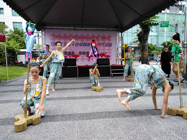 母親節活動-蘭陽舞蹈團表演。圖／擷取自台北市鄰里服務網