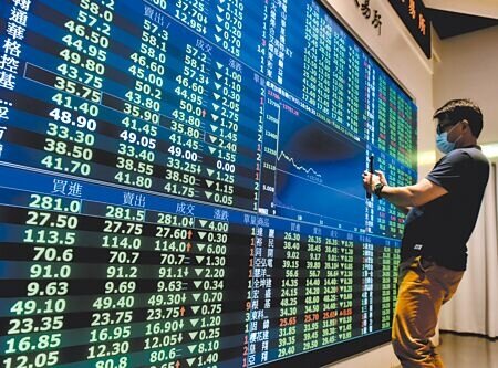 金管會連3道禁空令,嚇不退空方勢力,台股25日仍下跌190點,以12666點作收。(本報資料照片)