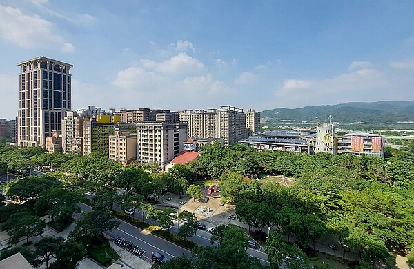 1坪想賺2、30萬?北大「這類賣方」搭三鶯線順風車 台北大學周邊一些社區有套房產品,相當搶手,出租給台北大學學生、地域性的上班族,都很好租,投報率也不低。圖/永義房屋北大大雅加盟店提供