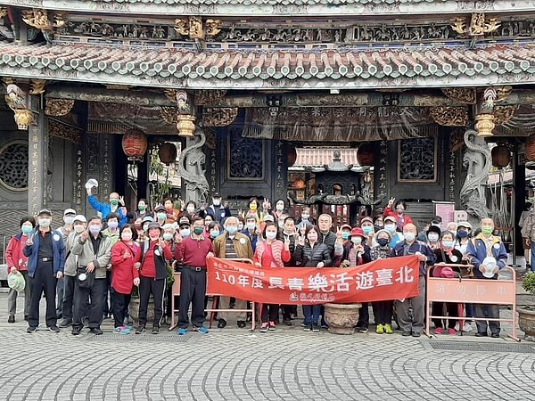里民參與長春樂活遊臺北活動。圖／取自「興德里　吳政侑里長」臉書專頁