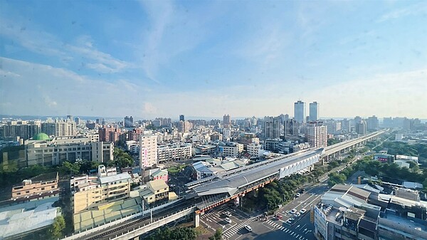 台中市西區的五權車站是2022年1－9月六大都會區各火車站交易量冠軍。圖／永慶房產集團提供