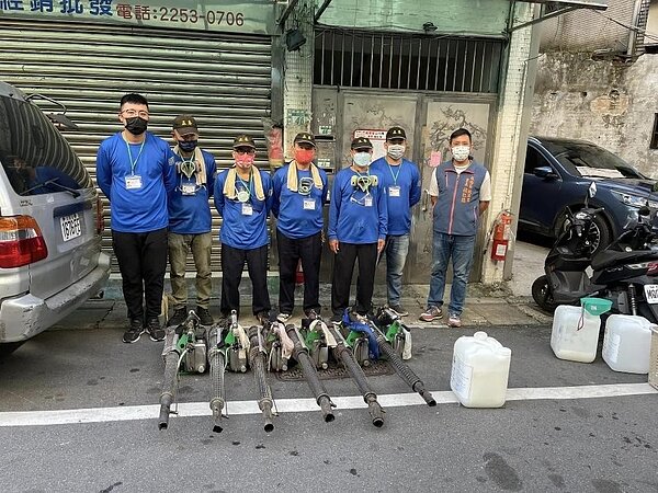 病媒蚊消毒工作。圖／取自「純翠里」臉書專頁

