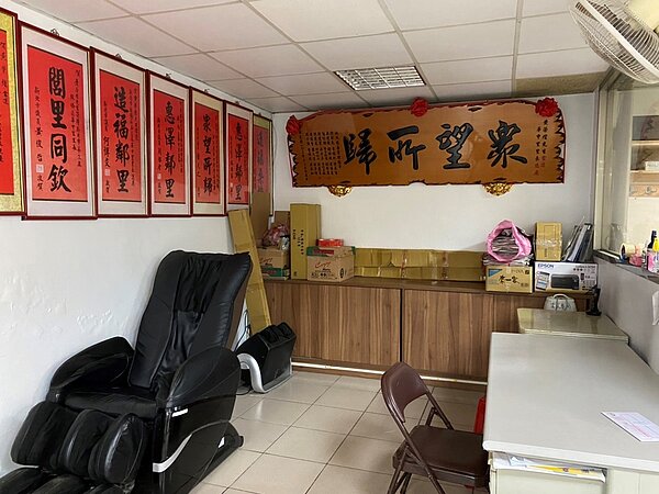 華中里里長辦公室一角。圖/廖詠琦攝