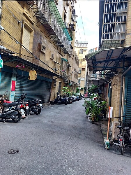 一樓住戶對髒亂最敏感。圖／易小滿攝