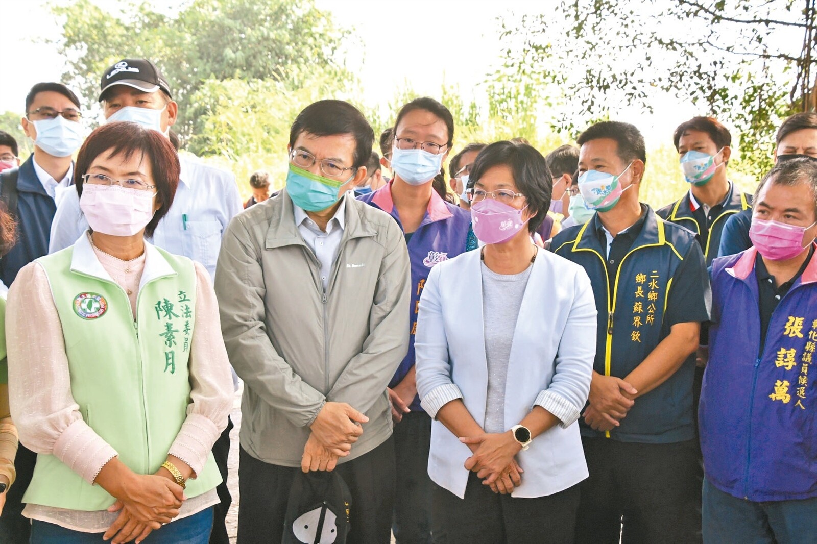 交通部長王國材（左二）昨天在彰化縣長王惠美（左三)、立委陳素月（左一）等人陪同視察彰化縣交通。記者林宛諭／攝影 