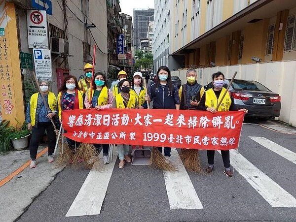 臺北市中正區建國里清潔日。圖／取自「許瀞尹」臉書