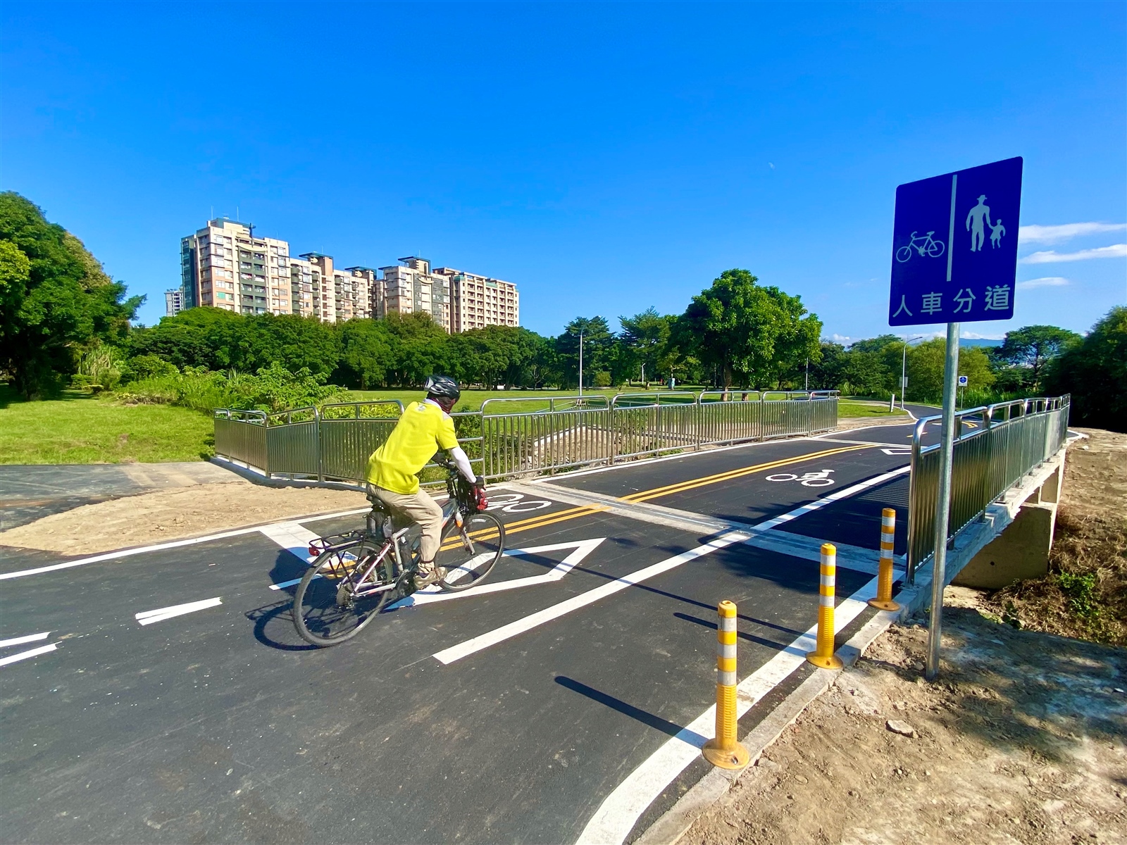 古亭河濱自行車道跨排放水路段改建完工。圖／北市府提供