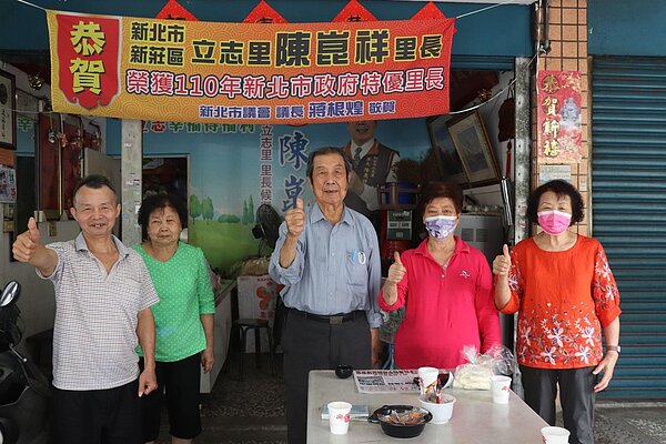 陳崑祥長年以來的努力與付出，奠定與里民間的親密情感。圖／林昕璿攝