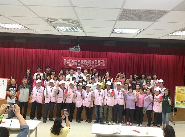 獎學金頒發活動。圖/取自「黃來茶」粉絲專頁