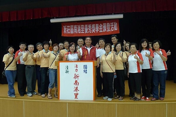 獎學金頒發活動。圖/取自「黃來茶」粉絲專頁