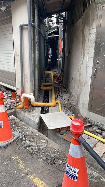 侯鈞瀚積極爭取經費，配合汙水管線埋設，也一同進行全里天然氣裝設，提供里民更便利的選擇。圖／吳鈞瀚提供