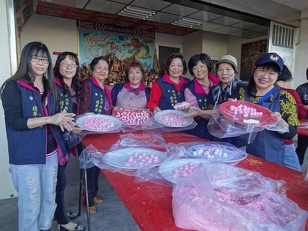 辦桌搓湯圓。圖/里辦提供