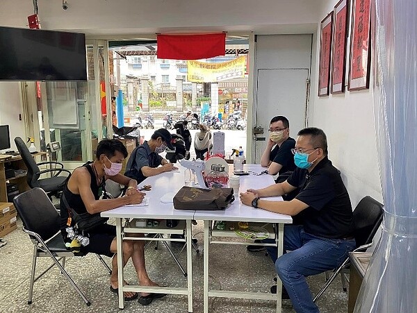 提供免費求職駐點服務。圖／取自「華興里里長　劉憲鐘」臉書專頁

