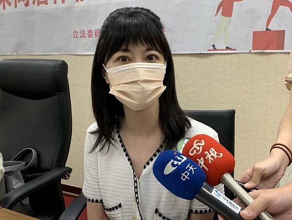 民進黨立委高嘉瑜質疑內政部不積極推動租屋時價登錄,內政部次長花敬群反駁,用片段說法抹黑政府無法接受。圖/聯合報