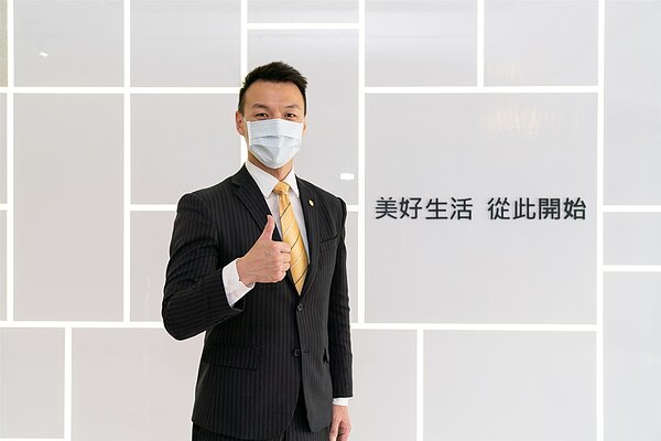 永慶房屋人資部協理塗振宏表示，月月晉升制度除了幫表現好的員工加薪，還為員工在職涯發展上開啟更多機會。圖／永慶房產提供