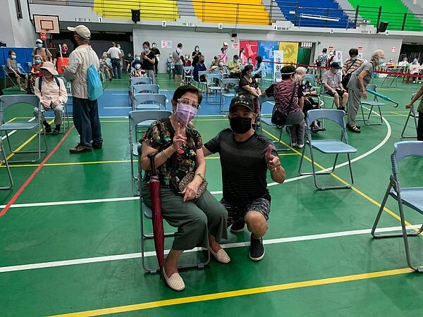 里長與里民間關係密切。圖／取自「沈德發」粉絲專頁

