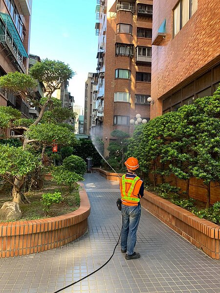 社區清消作業。圖／取自「沈德發」粉絲專頁

