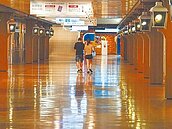 誠品借屍還魂回地下街　議員質疑圖利要求重招標